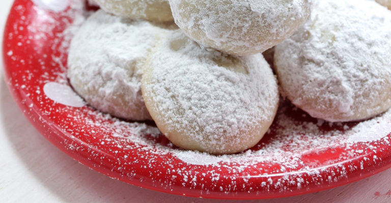 Mexican Wedding Cookies: White Little Balls Of Sugary Sweetness!