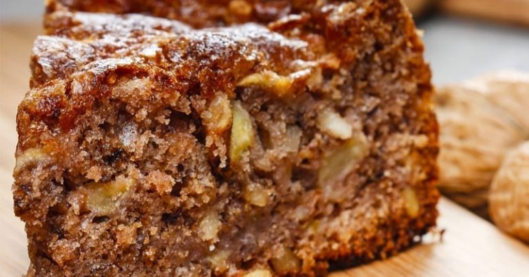 CINNAMON APPLE CAKE