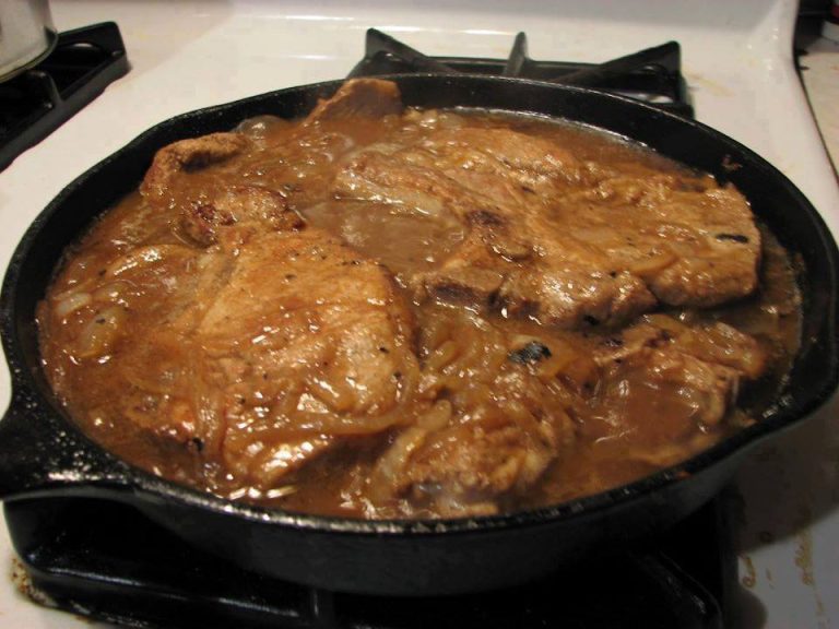 CROCK POT SMOTHERED PORK CHOPS