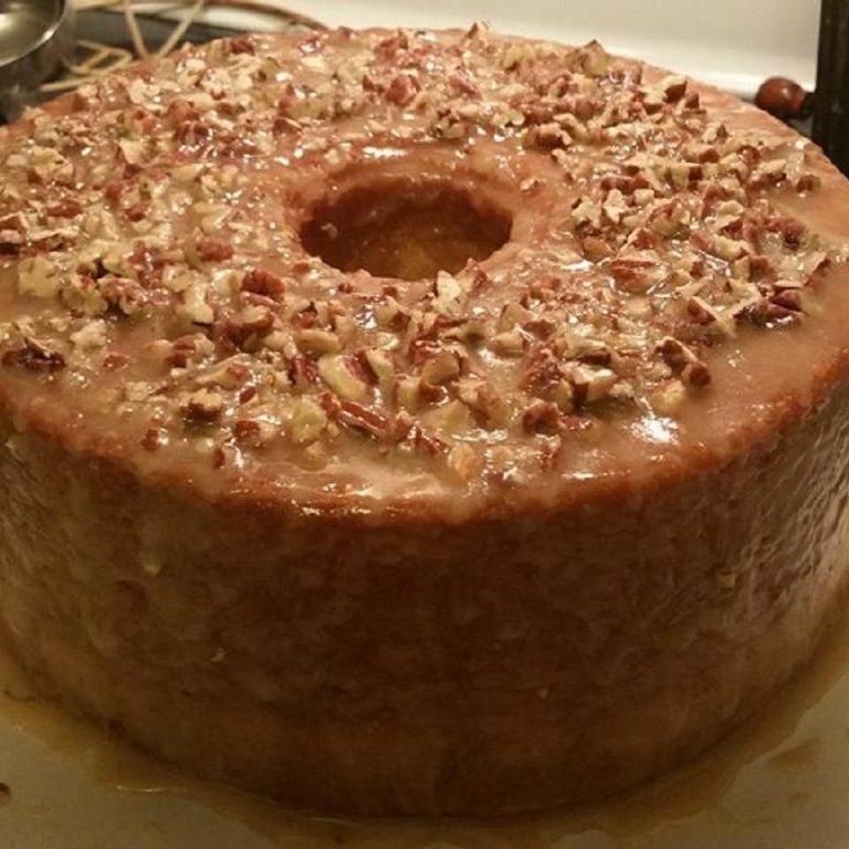 PECAN SOUR CREAM POUND CAKE