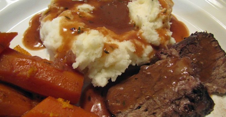 Grandma’s Sunday Supper: Juicy Roast Beef And Seasoned Brown Gravy