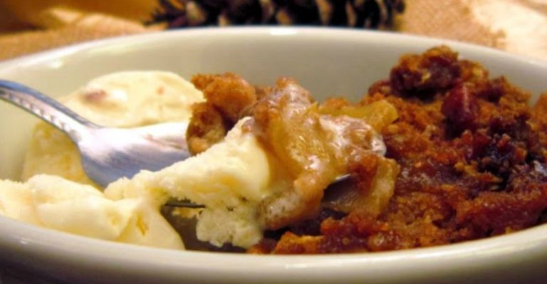 Crock Pot Apple Dump Cake That’s Spiced Just Right!