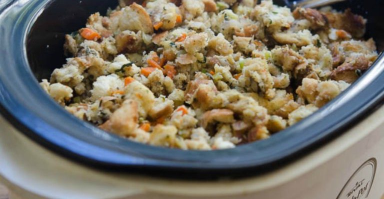 Slow Cooker Bread Stuffing – Easy To Make And Tastes GREAT!