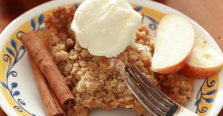 Why You Should Look Twice At This Apple Crisp Recipe