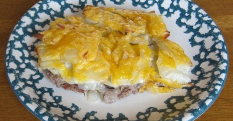 Gourmet Ground Beef, Cheese, And Tater Casserole