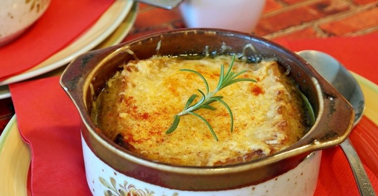 The Only French Onion Soup You’ll Ever Want To Make Is – Of Course – This American One!