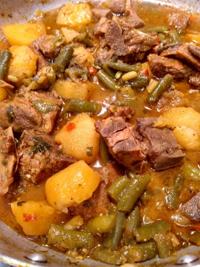 Neck bones and potatoes with string beans