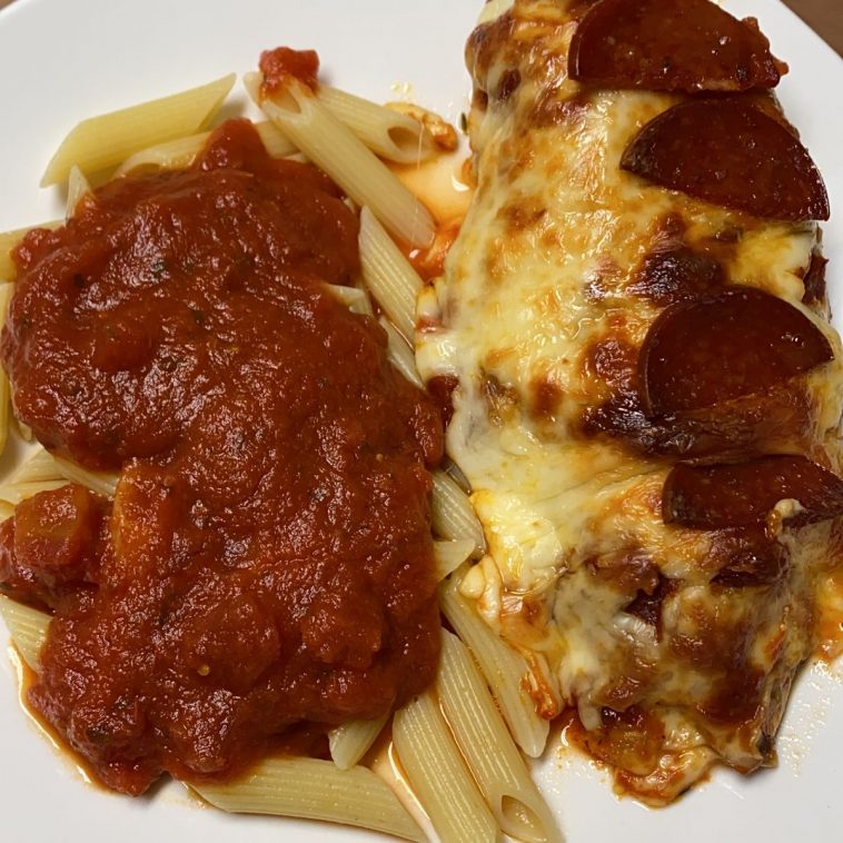 EASY MOZZARELLA CHICKEN WITH MARINARA SAUCE AND MUSHROOMS