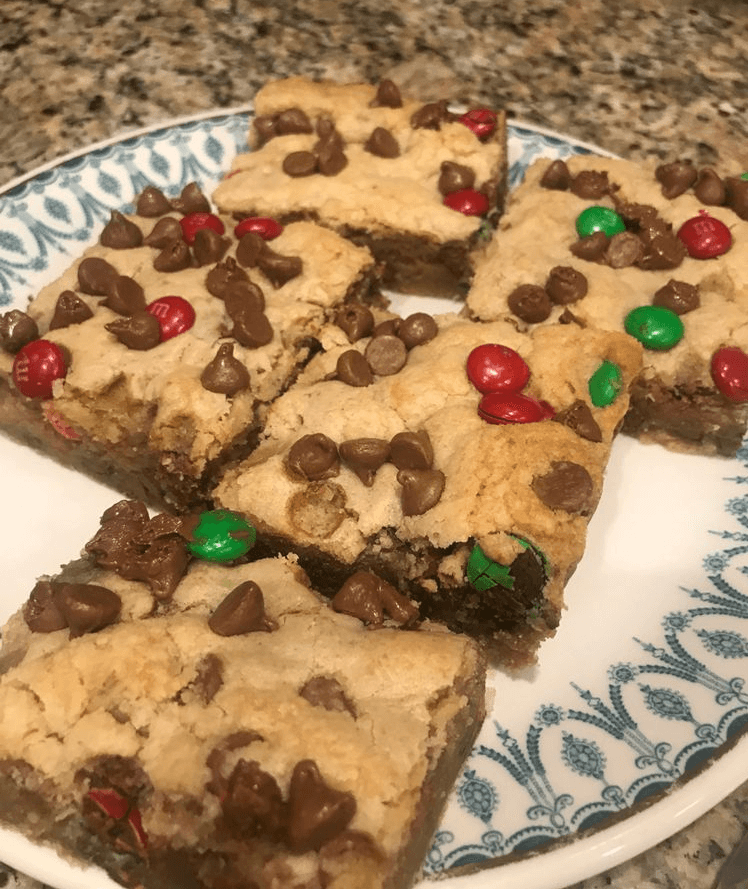 CHRISTMAS M&M COOKIE BARS