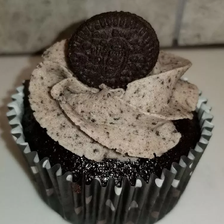 Chocolate Cupcakes with Cream Cheese-Oreo®-Buttercream Frosting