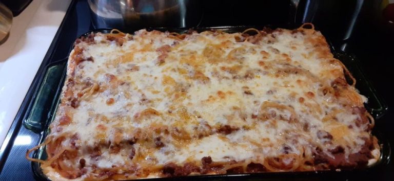 BACON CREAM CHEESE BAKED SPAGHETTI IS OUR NEW FAVORITE COMFORT FOOD