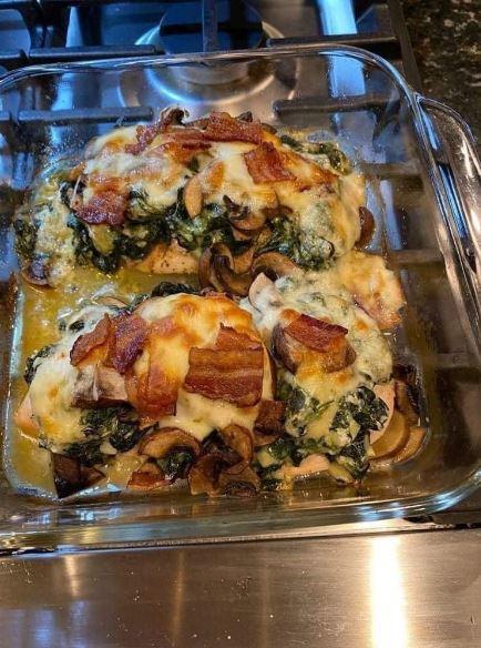 Chicken with Creamed Spinach & Bacon & Mushrooms