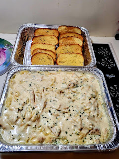 chicken fettuccine Alfredo & garlic