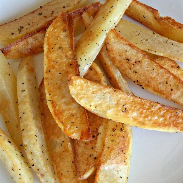 BEST OVEN BAKED GARLIC AND PARMESAN FRIES