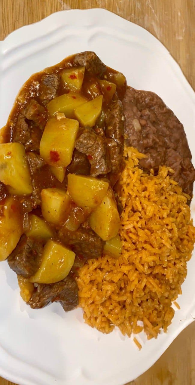 Carne Guisada con Chile de Arbol