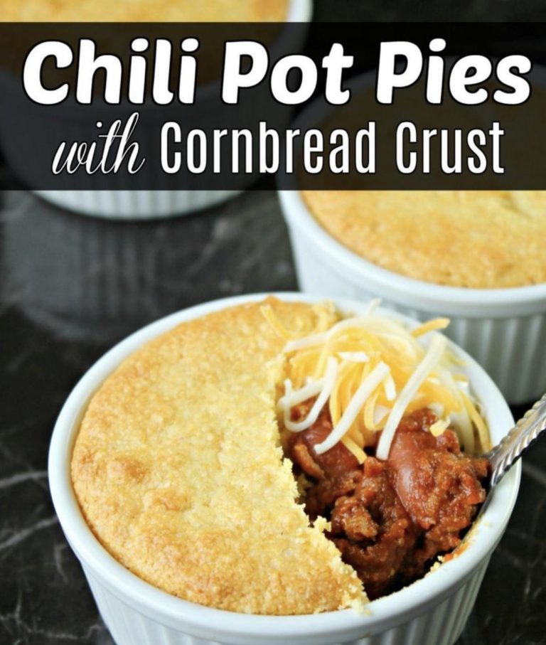 Chili pot pie with cornbread crust