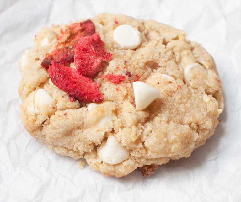 STRAWBERRY CHEESECAKE COOKIES