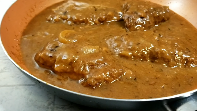 SLOW COOKER CUBE STEAKS WITH GRAVY