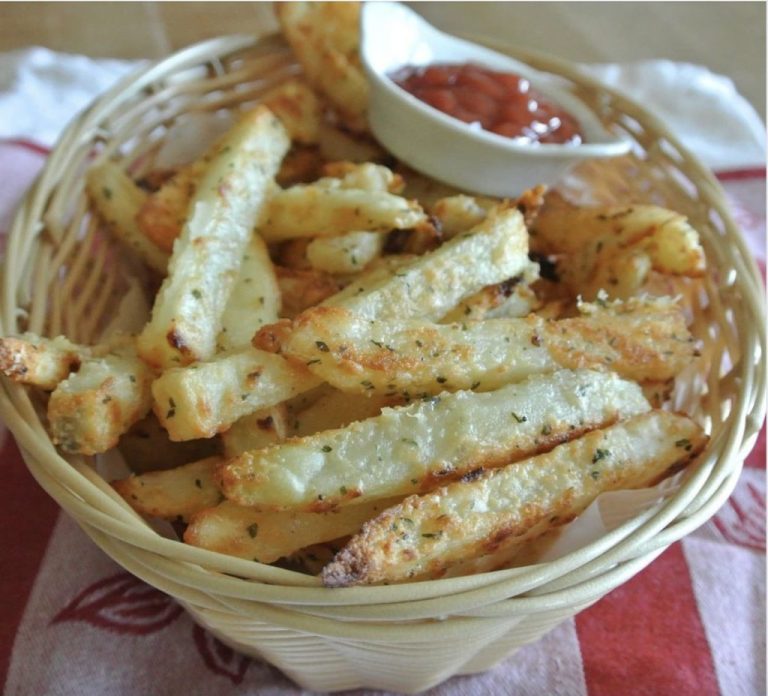 BAKED GARLIC PARMESAN FRIES