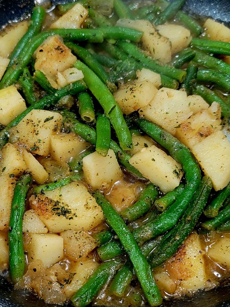 Fresh snapped green beans & potatoes !