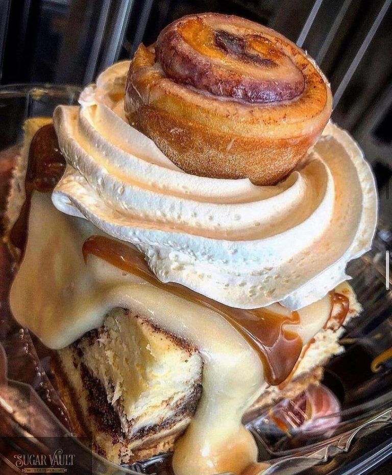 Cinnamon Roll Cheesecake Bar