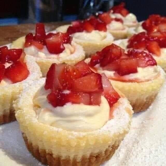 Mini Strawberry Cheesecake Bites