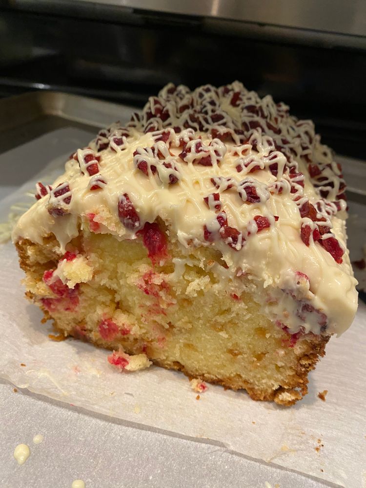 CHRISTMAS CRANBERRY POUND CAKE