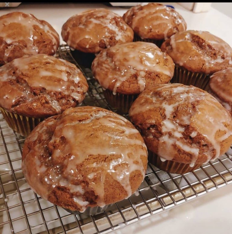 GINGERBREAD MUFFINS WITH SWEET LEMON GLAZE