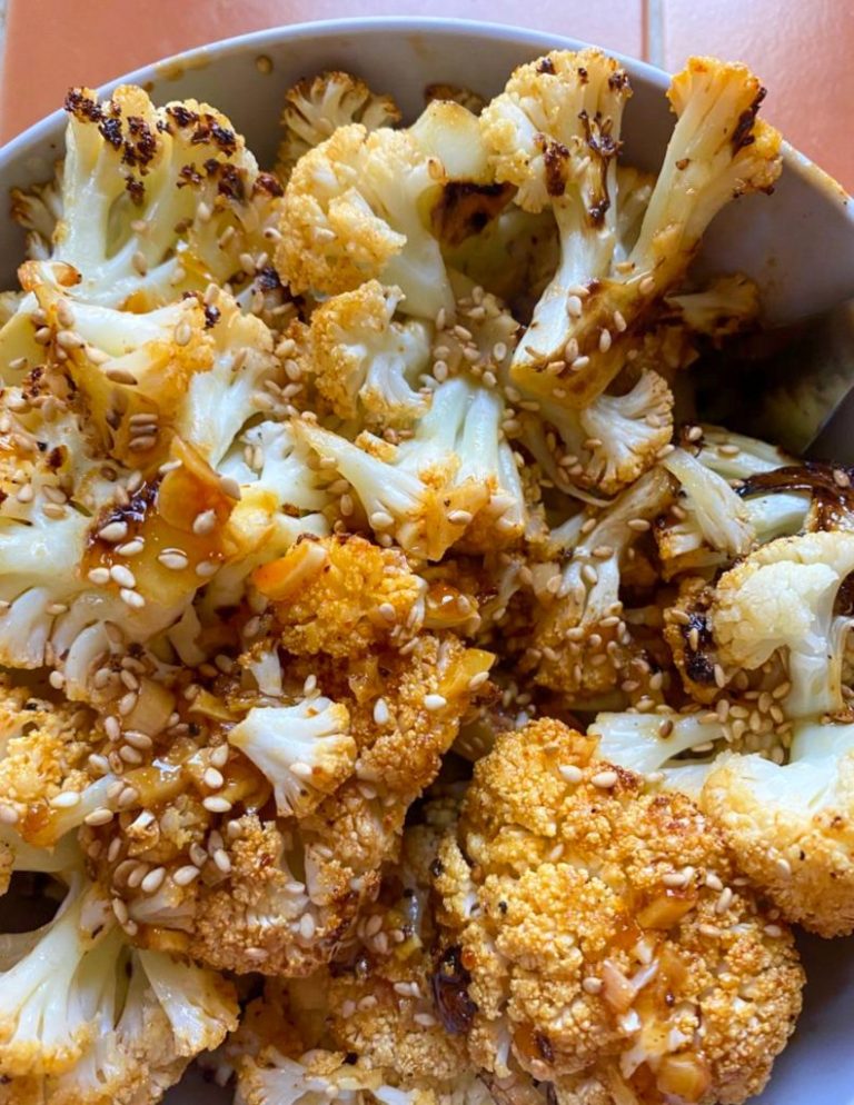 SWEET AND SPICY BAKED CAULIFLOWER: A SIMPLE VEGETARIAN DISH WITH A PERFECT BALANCE OF SWEET AND SPICY.