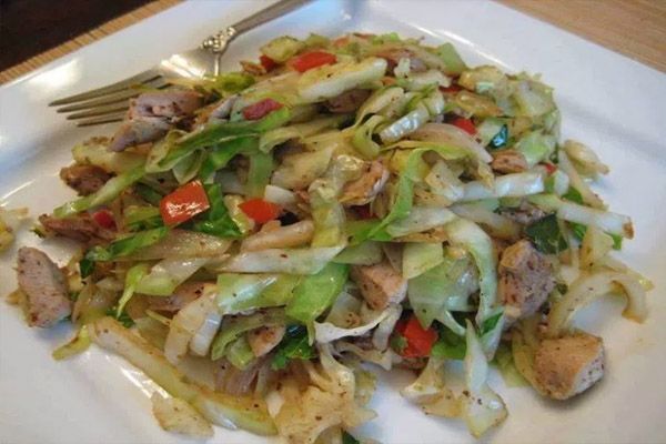 CHICKEN CABBAGE STIR-FRY