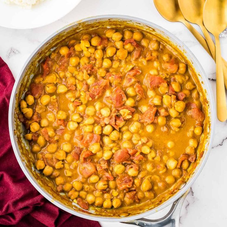 Vegan Chickpea Curry in 30 Minutes (One-Pot & Delicious)