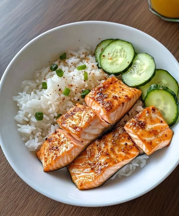 Delicious salmon delight dish cooked in 15 minutes, featuring vibrant vegetables.