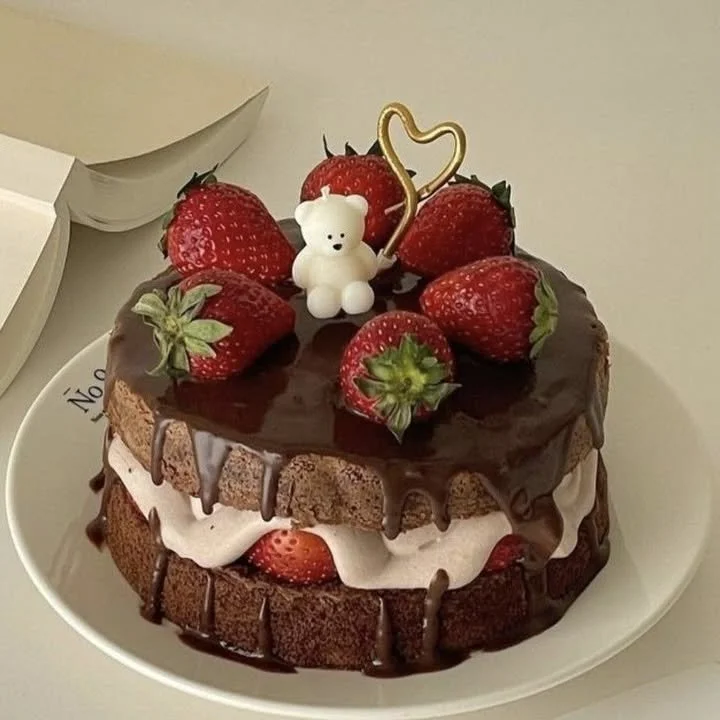 Decadent Chocolate Strawberry Layer Cake with fresh berries and rich chocolate frosting