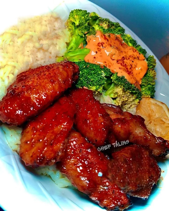 Honey hot wings served with buttered white rice and steamed broccoli