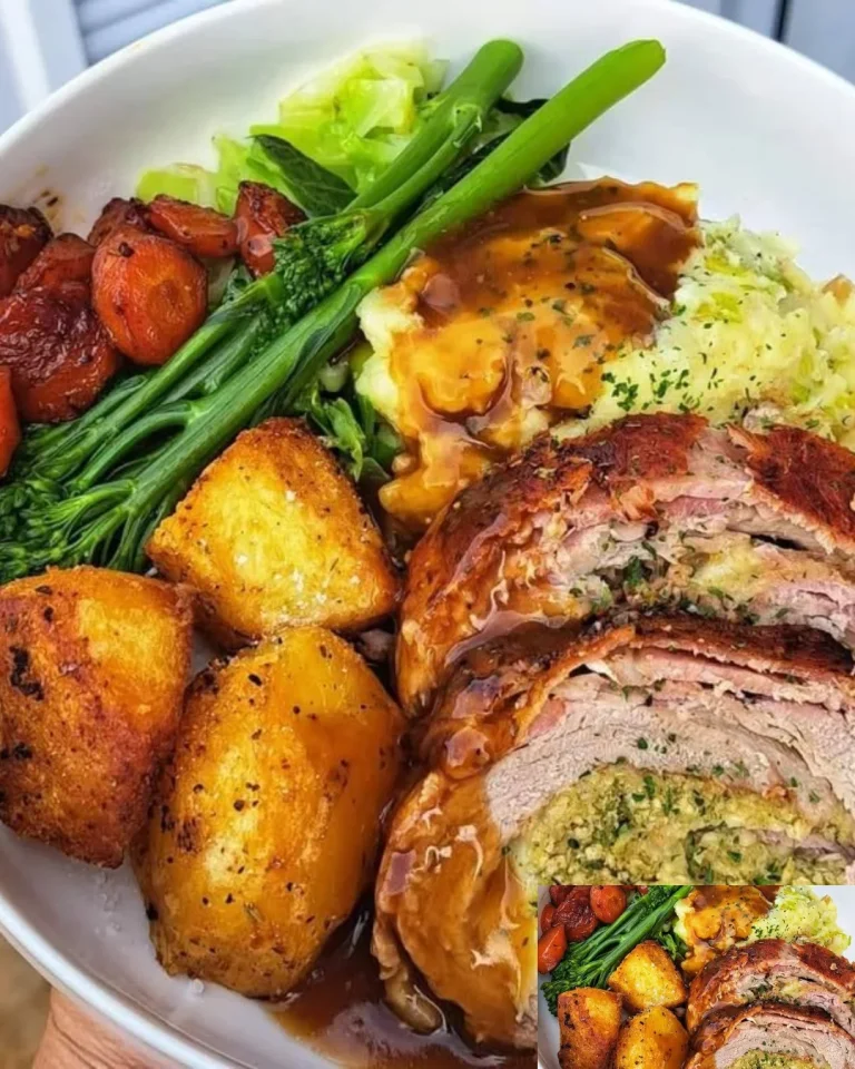Pork fillet stuffed with apple and mozzarella, a delicious and savory dish.