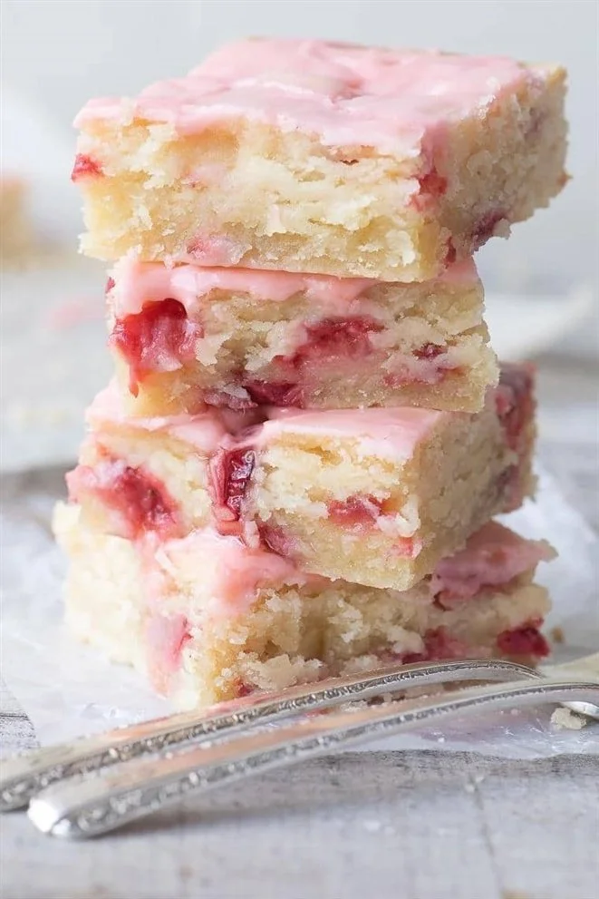 Delicious strawberry lemon blondies topped with fresh strawberries